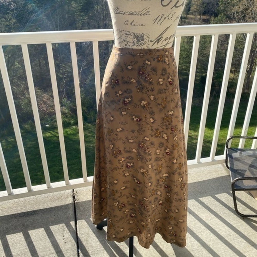 Jones New York lightweight 3/4 lngth skirt